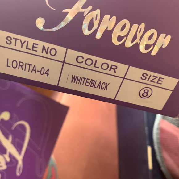 Forever flower flats - Picture 4 of 4